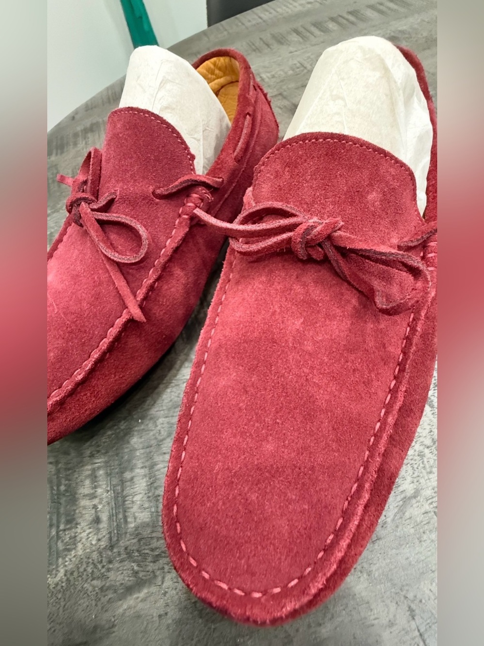 VINTAGE/Men's Suede Lace-Trim Moccasins in Burgundy